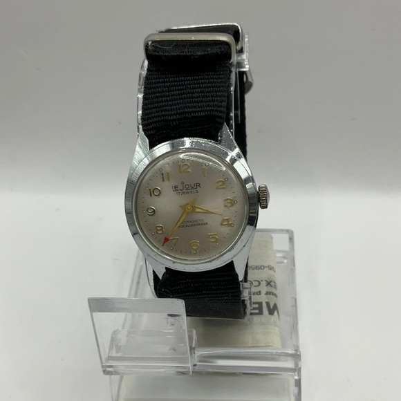 Vintage Midsize Mechanical Le Jour Watch 30 MM RUNS - Picture 1 of 5